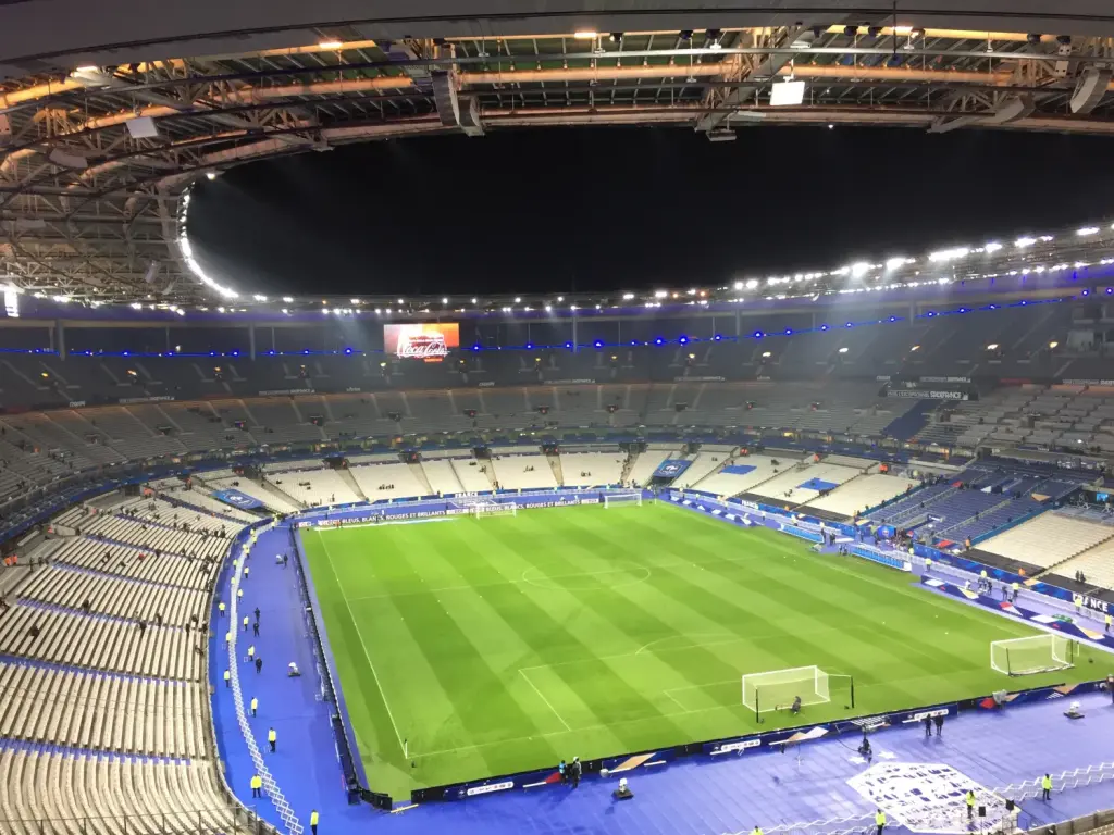 L’intérieur du Stade de France vu depuis les tribunes
