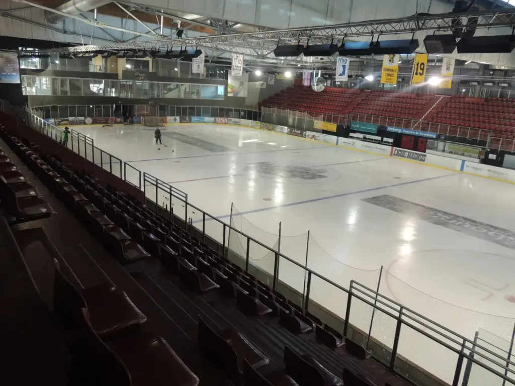 L’intérieur de la patinoire Iceberg à Strasbourg le 1er octobre 2015. Archive du lieu exact, sans représentation du match du 27 octobre 2026.