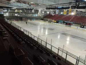 L’intérieur de la patinoire Iceberg à Strasbourg le 1er octobre 2015. Archive du lieu exact, sans représentation du match du 27 octobre 2026.
