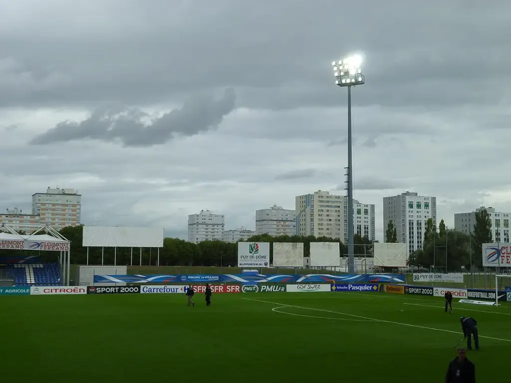 Tribune du stade Gabriel-Montpied à Clermont-Ferrand