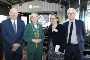 Stéphane Boujnah avec trois responsables lors d’une conférence Euronext à Paris