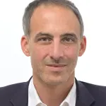 Raphaël Glucksmann sur son portrait officiel au Parlement européen en juillet 2024.