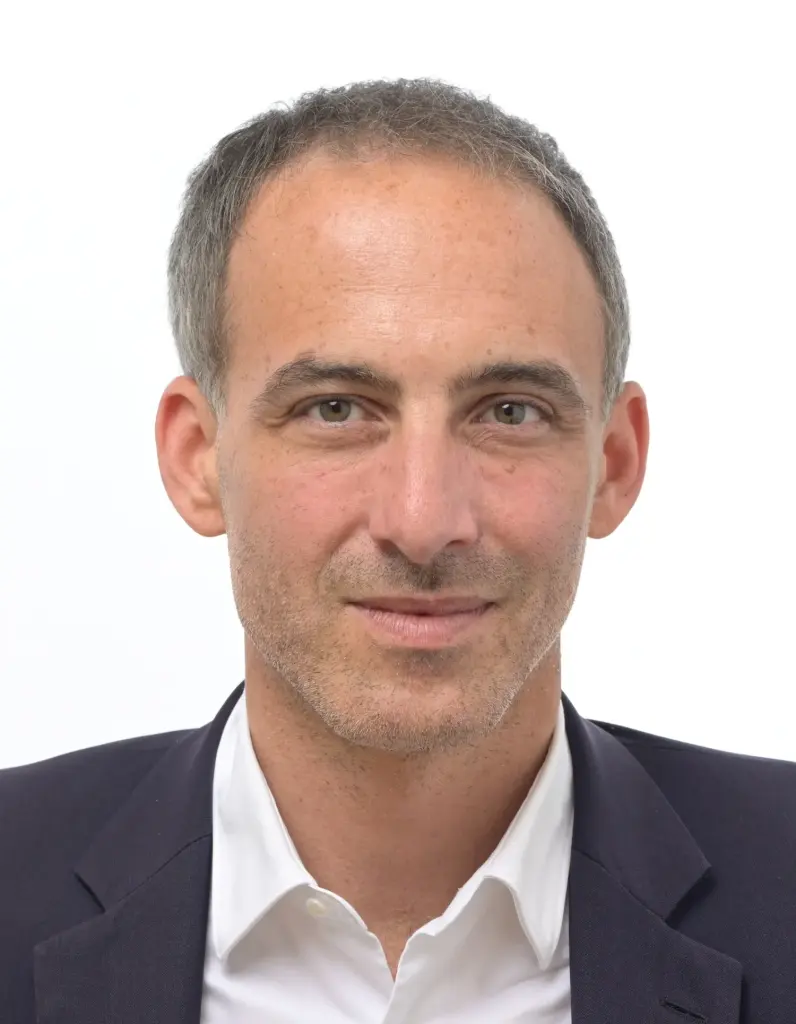 Raphaël Glucksmann sur son portrait officiel au Parlement européen en juillet 2024.