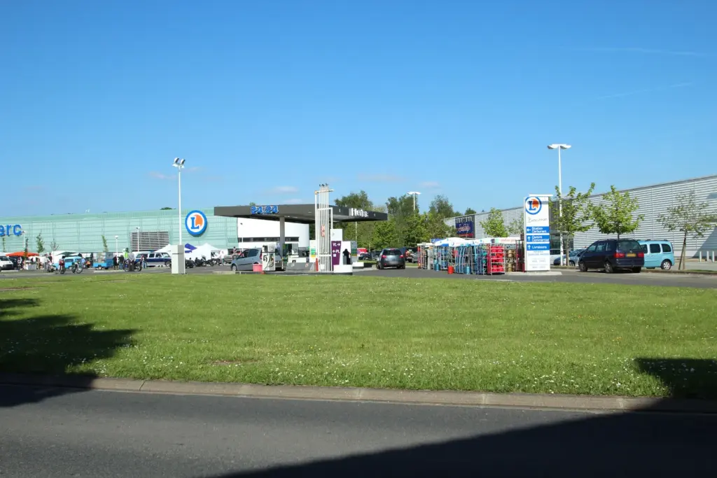 Station-service Leclerc à Rambouillet en 2015