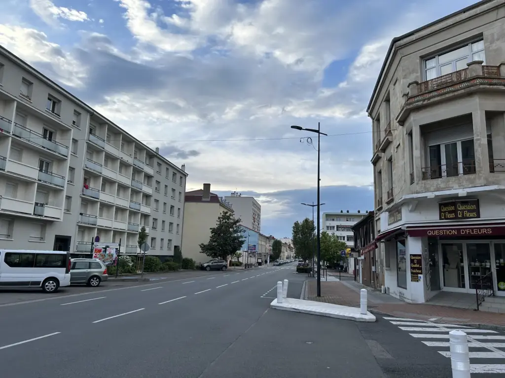 Avenue de la Libération au Coteau, photographie d’archive