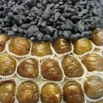 Marrons glacés présentés dans des caissettes en papier