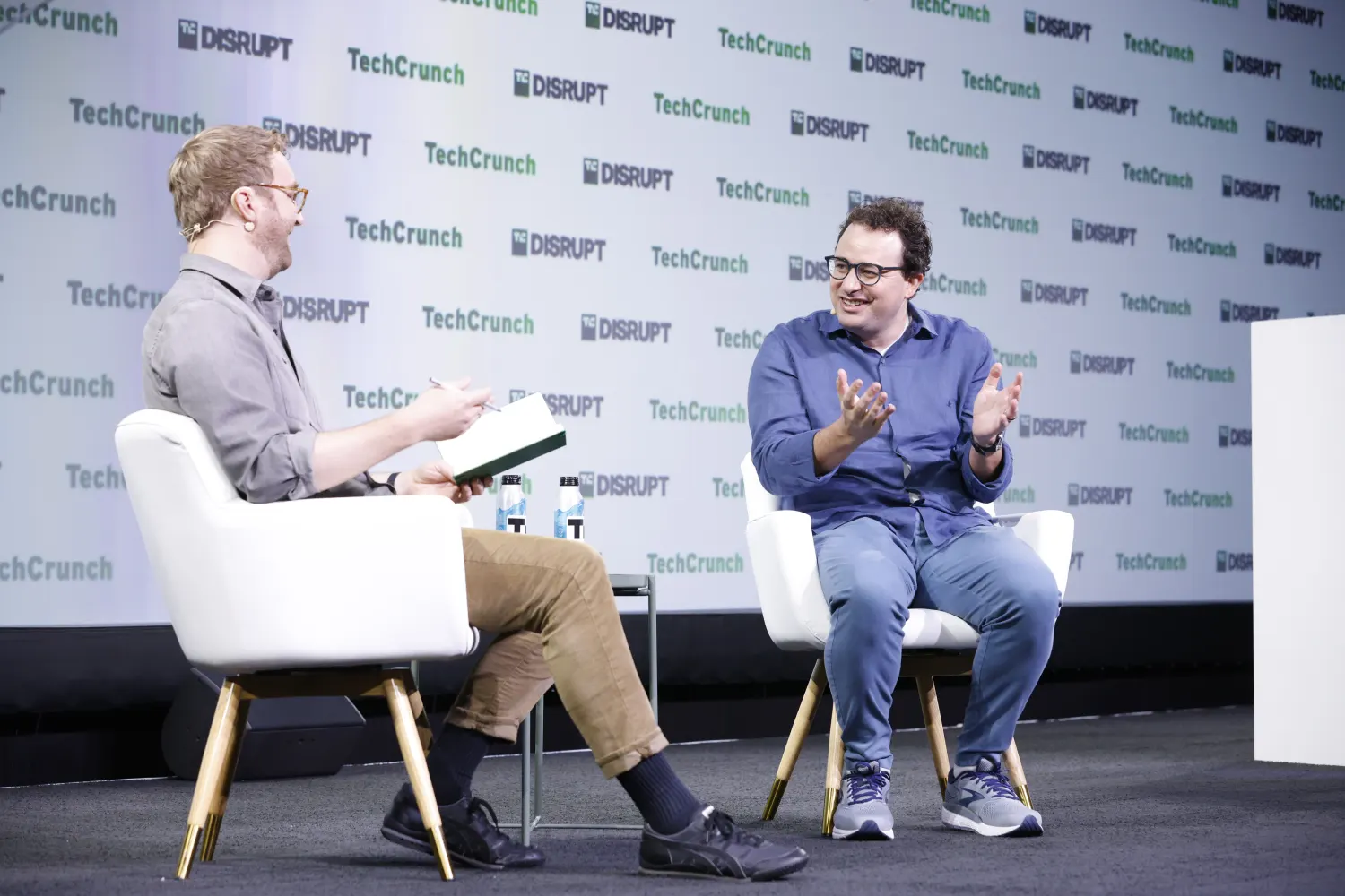 Dario Amodei à droite à TechCrunch Disrupt en septembre 2023