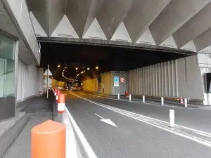 Entrée nord du tunnel du Mont-Blanc côté français, photographie d’archive