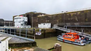 Entrée est du port de Saint-Nazaire