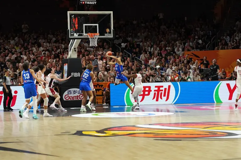 Gabby Williams avec l’équipe de France de basket en septembre 2026
