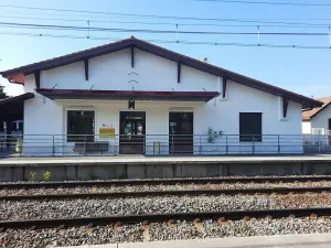 Gare de Saint-Vincent-de-Tyrosse vue depuis les voies