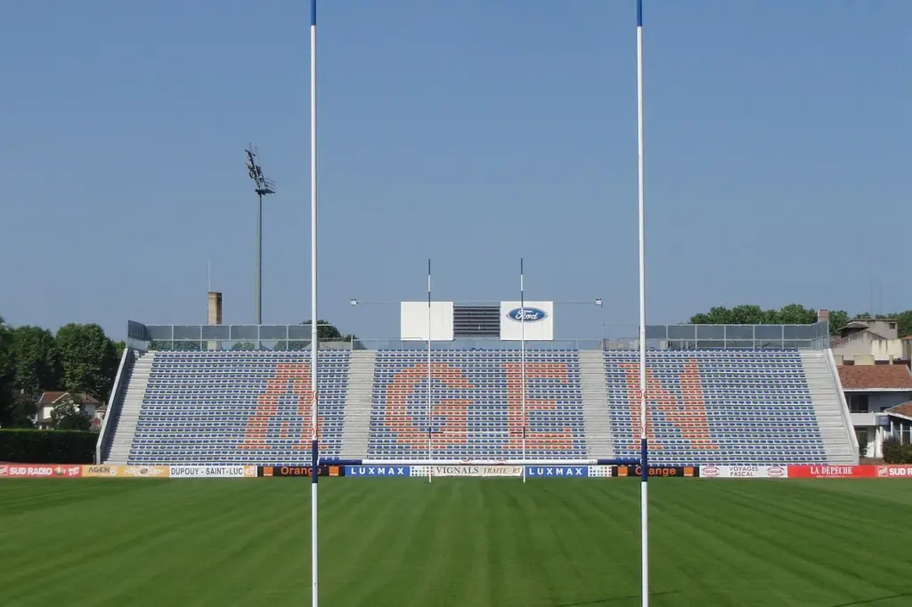Tribune Lacroix du stade Armandie à Agen