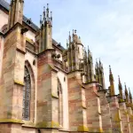 Vue latérale de la collégiale de Niederhaslach, archive de juin 2008