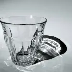 Un verre Picardie transparent de la marque Duralex