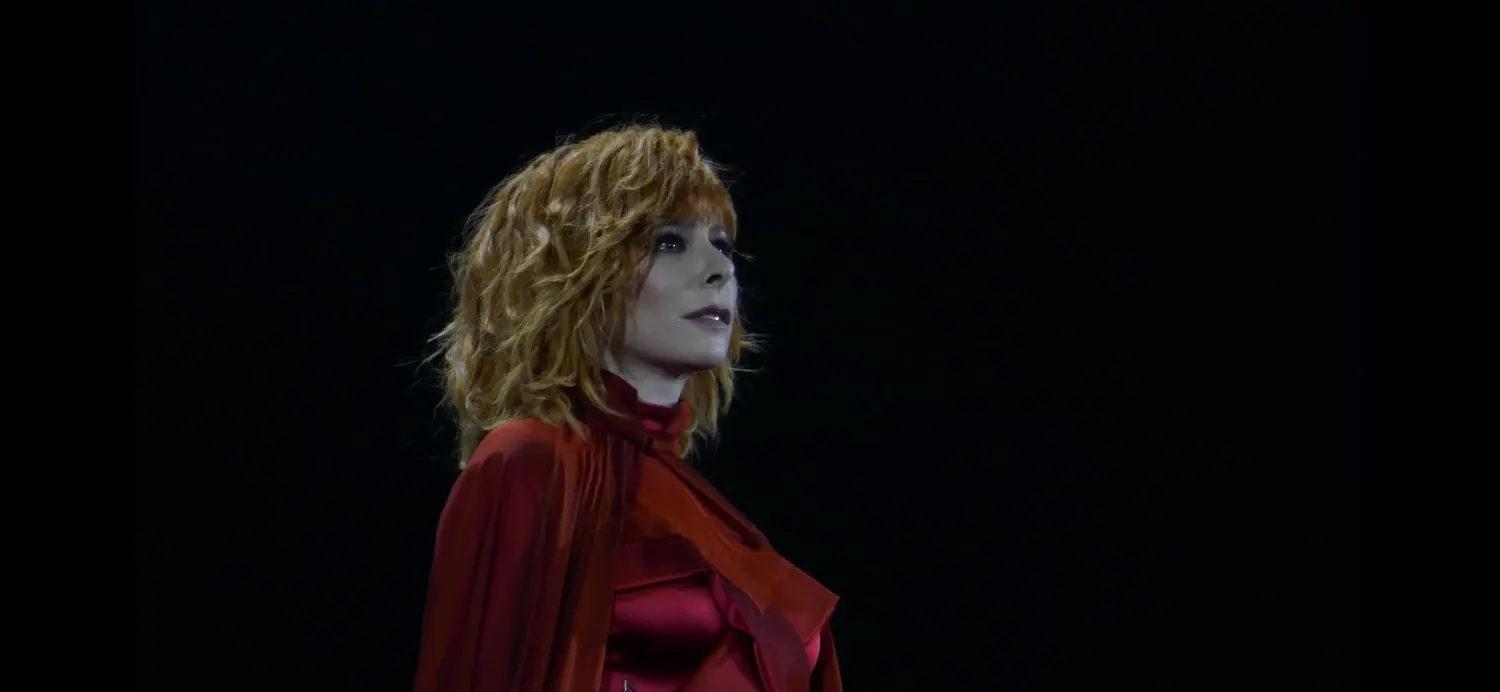 Mylène Farmer sur scène lors de Live 2019