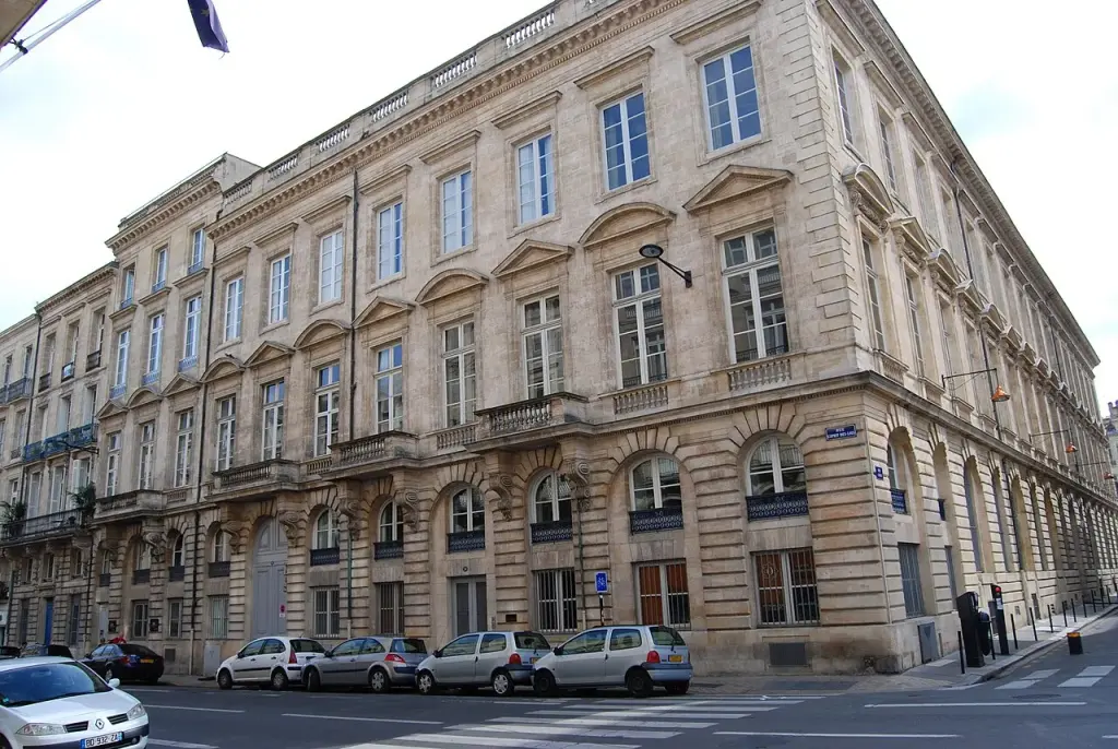 Façade de l’ancien hôtel de préfecture de la Gironde à Bordeaux