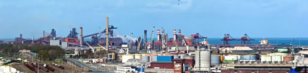 Port industriel de Dunkerque en avril 2014, panorama d’archive
