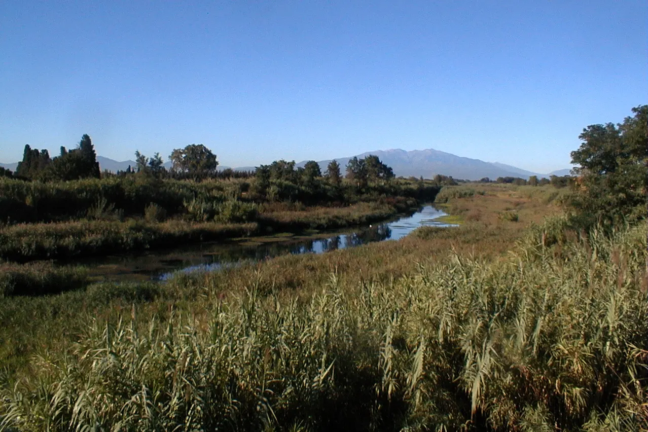 Le fleuve Agly en septembre 2000. Archive du cours d’eau concerné par le projet d’adducteur, sans représentation des travaux financés en 2026.