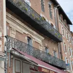 Vue d’archive de la place du Vigan à Albi en mai 2013