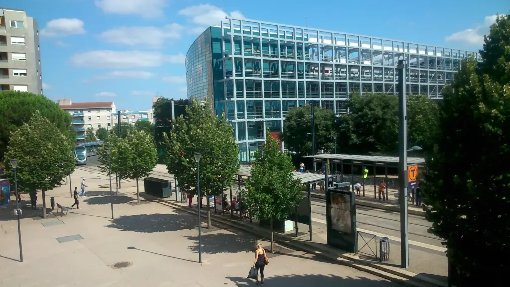 Place du quartier des Arènes à Toulouse, archive de juillet 2018