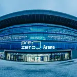 Vue nocturne de la PreZero Arena à Sinsheim
