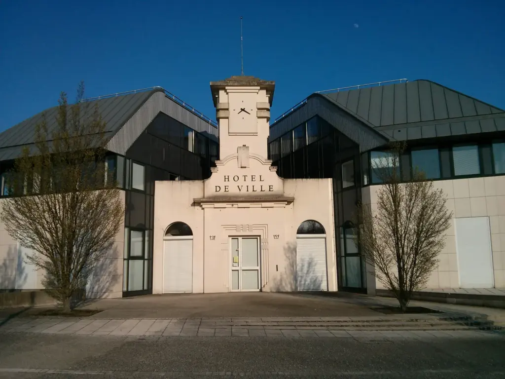 La mairie de La Verrière en 2013, photographie d’archive