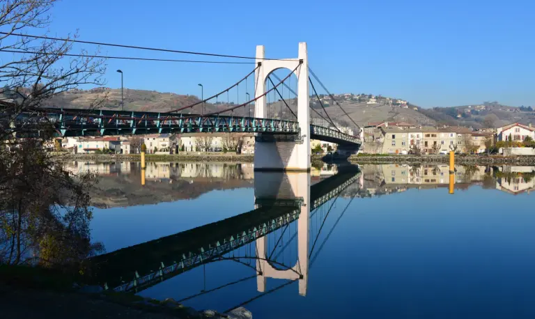 Pont de Condrieu franchissant le Rhône, photographie d’archive de2015