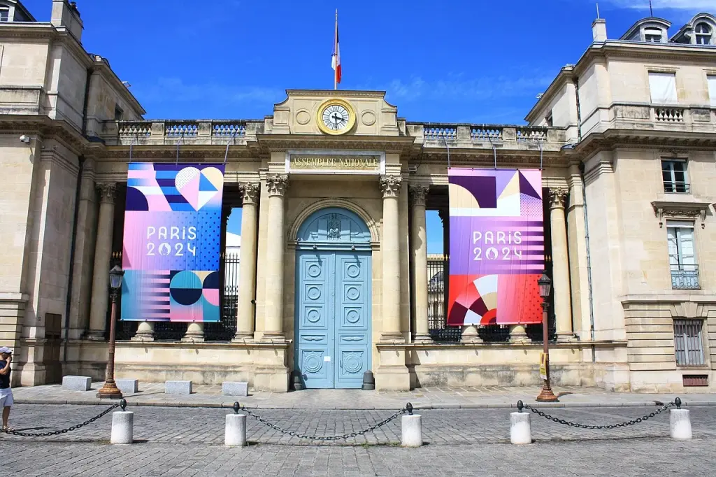 Entrée du Palais Bourbon, siège de l’Assemblée nationale à Paris