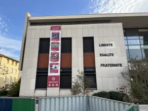 Façade de la mairie de Saint-Fons en septembre 2026