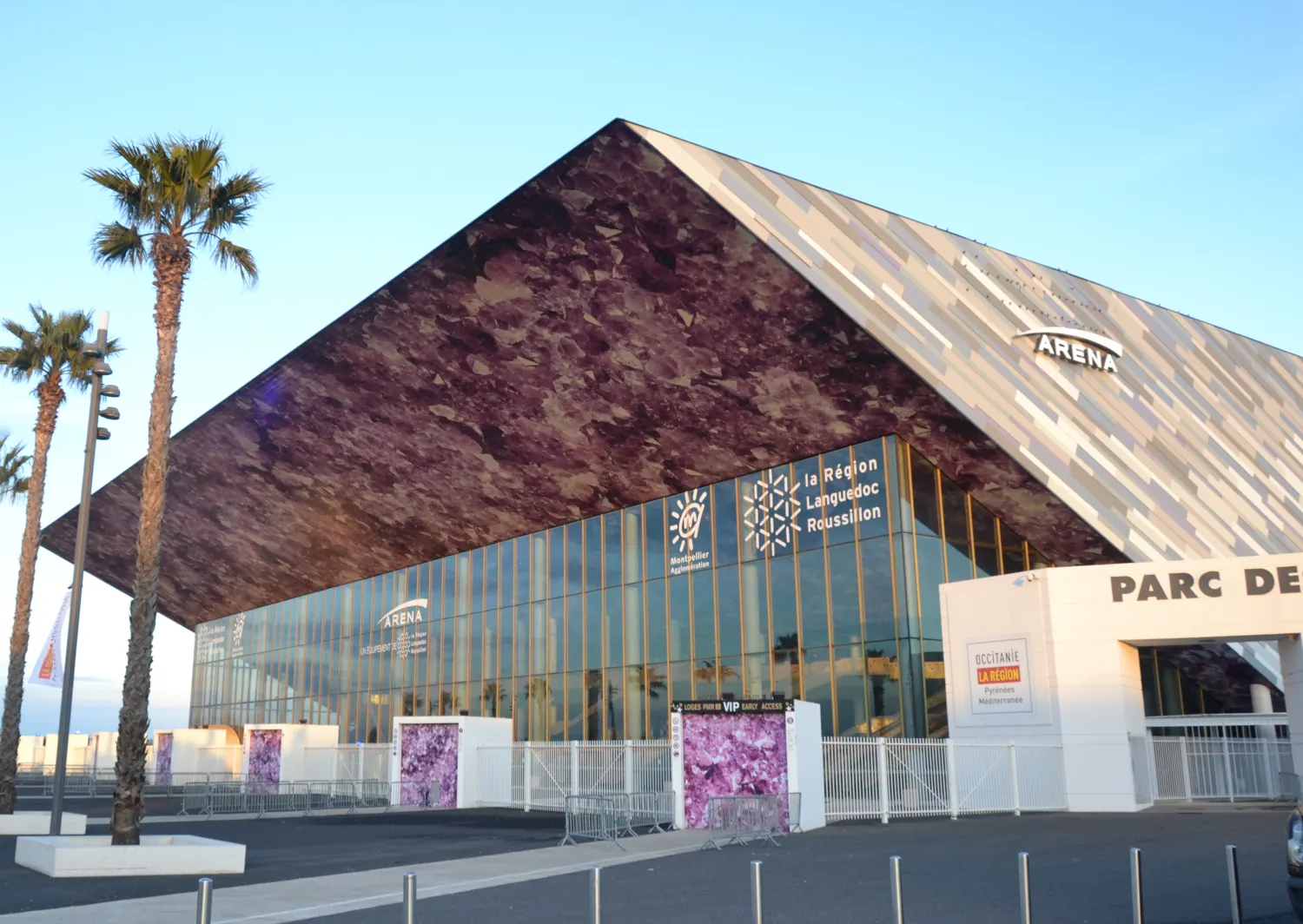 La façade de la Sud de France Arena à Pérols en janvier 2017