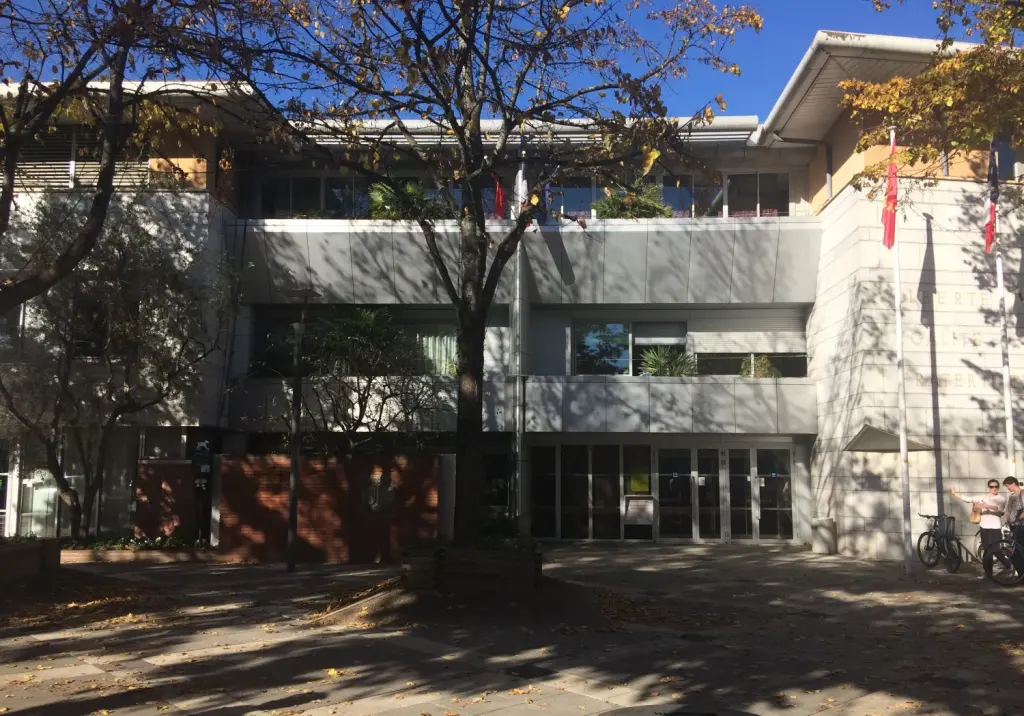 Façade de la mairie de Blagnac en octobre 2017, photographie d’archive