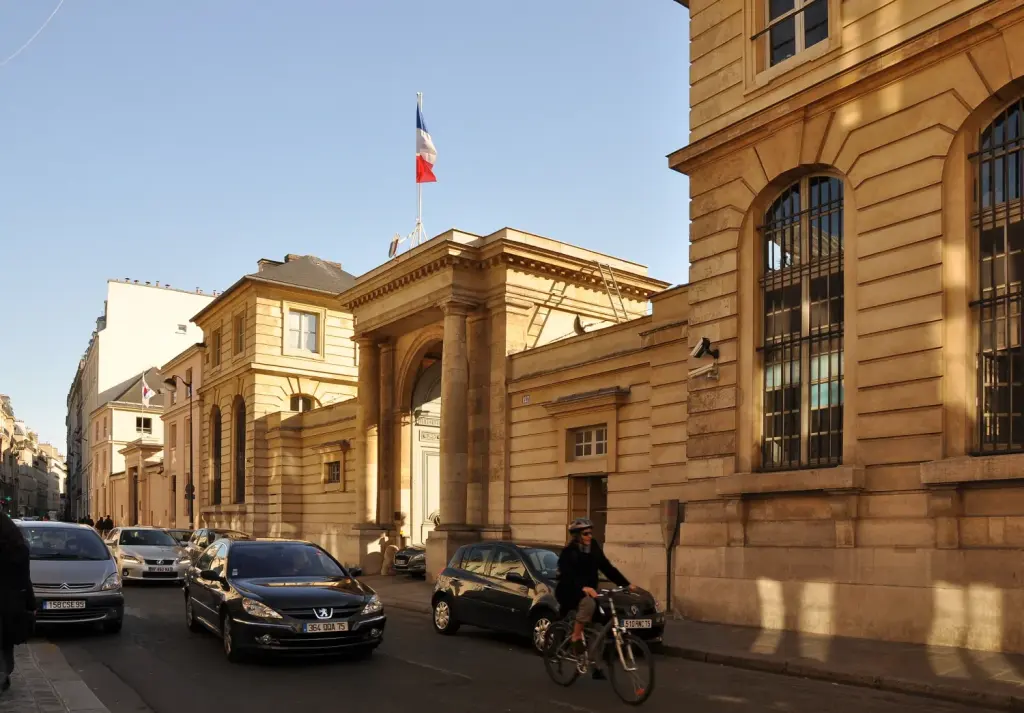 Façade de l’Hôtel du Châtelet, siège du ministère du Travail à Paris