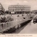 Le théâtre de Bayonne sur une carte postale ancienne
