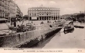 Le théâtre de Bayonne sur une carte postale ancienne