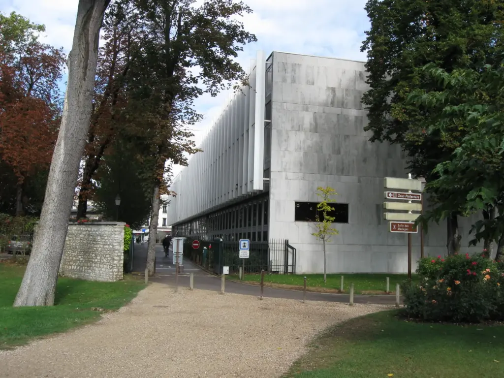 Façade de l’hôtel de ville de Mantes-la-Jolie