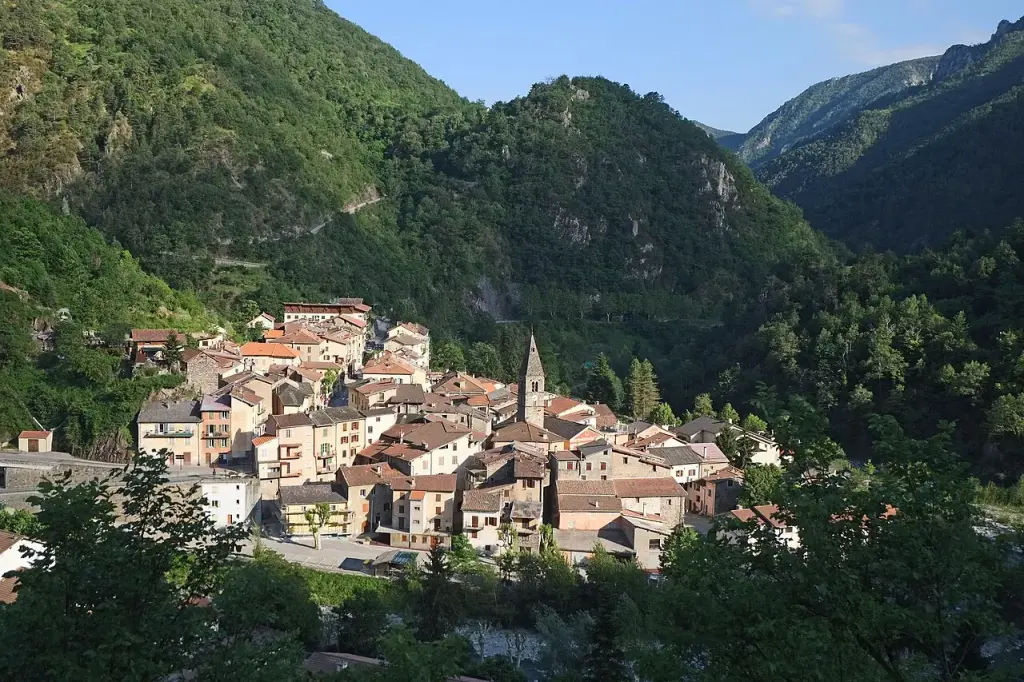 Village de Saint-Sauveur-sur-Tinée dans les Alpes-Maritimes, archive 2019