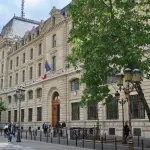 Façade de la Préfecture de police de Paris rue de Lutèce