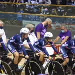 Marion Borras et Clara Copponi avec l’équipe de France de cyclisme sur piste