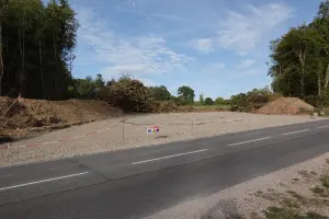 Terrain défriché pour le chantier de l’A412 à Loisin