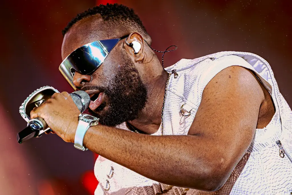 Gims en concert sur scène en juin 2026