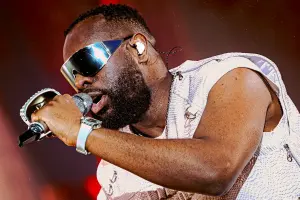 Gims en concert sur scène en juin 2026