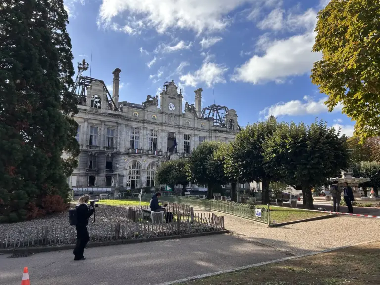 Hôtel de ville de Limoges endommagé après l’incendie