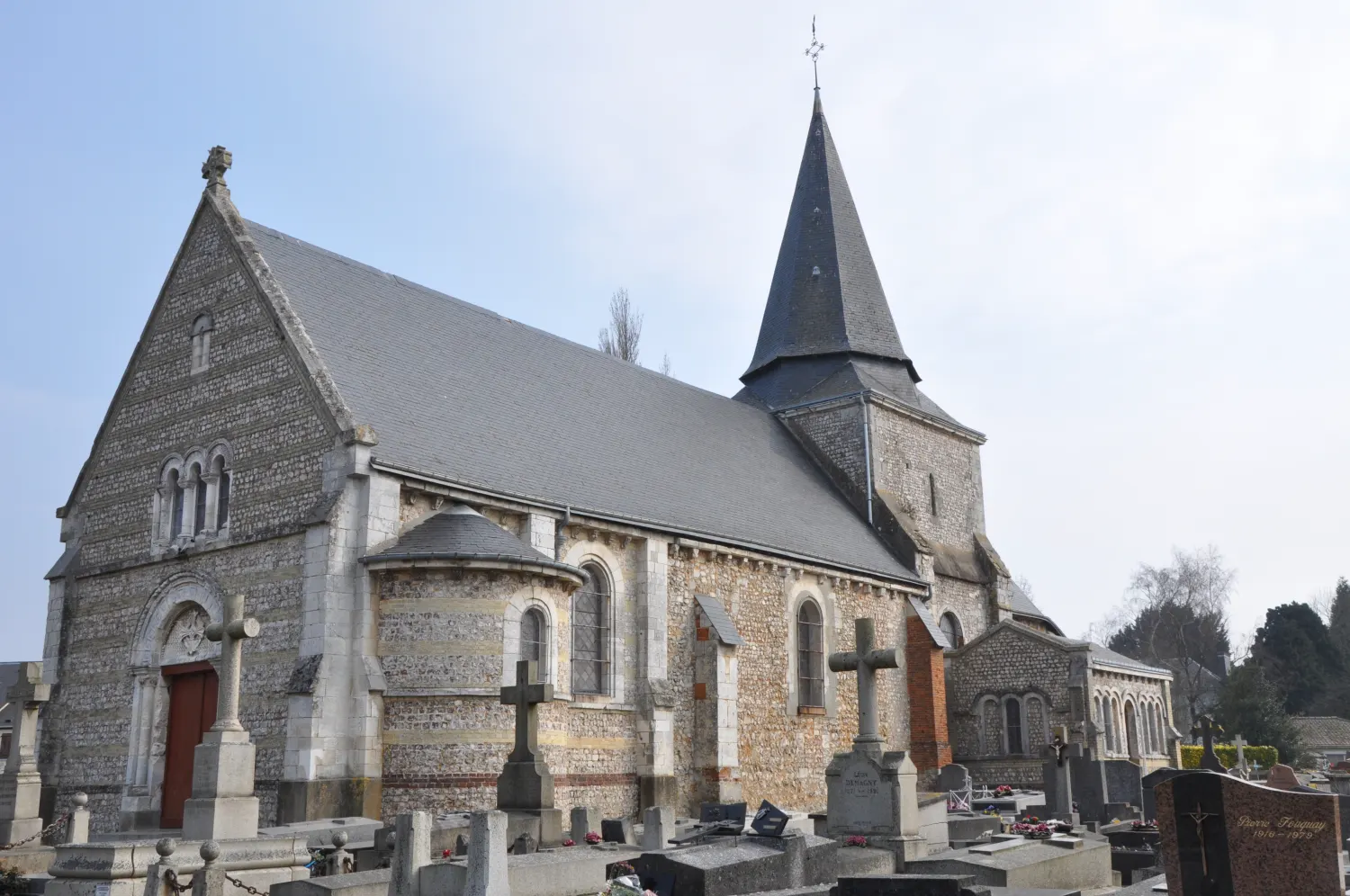 Église d’Étainhus en avril 2013, photographie d’archive de la commune