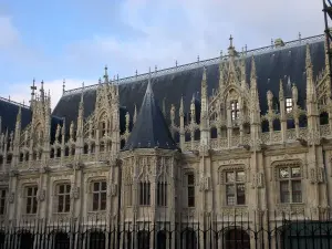 Façade du palais de justice de Rouen