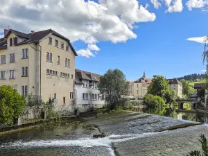 Le Doubs à Pontarlier, photographie d’archive du seuil sur la rivière
