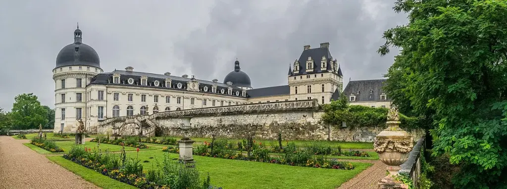 Panorama du château de Valençay et de son parc dans l’Indre