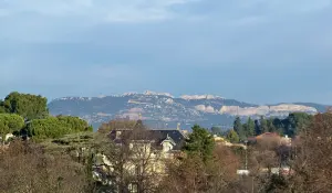 Les Dentelles de Montmirail vues depuis Carpentras dans le Vaucluse