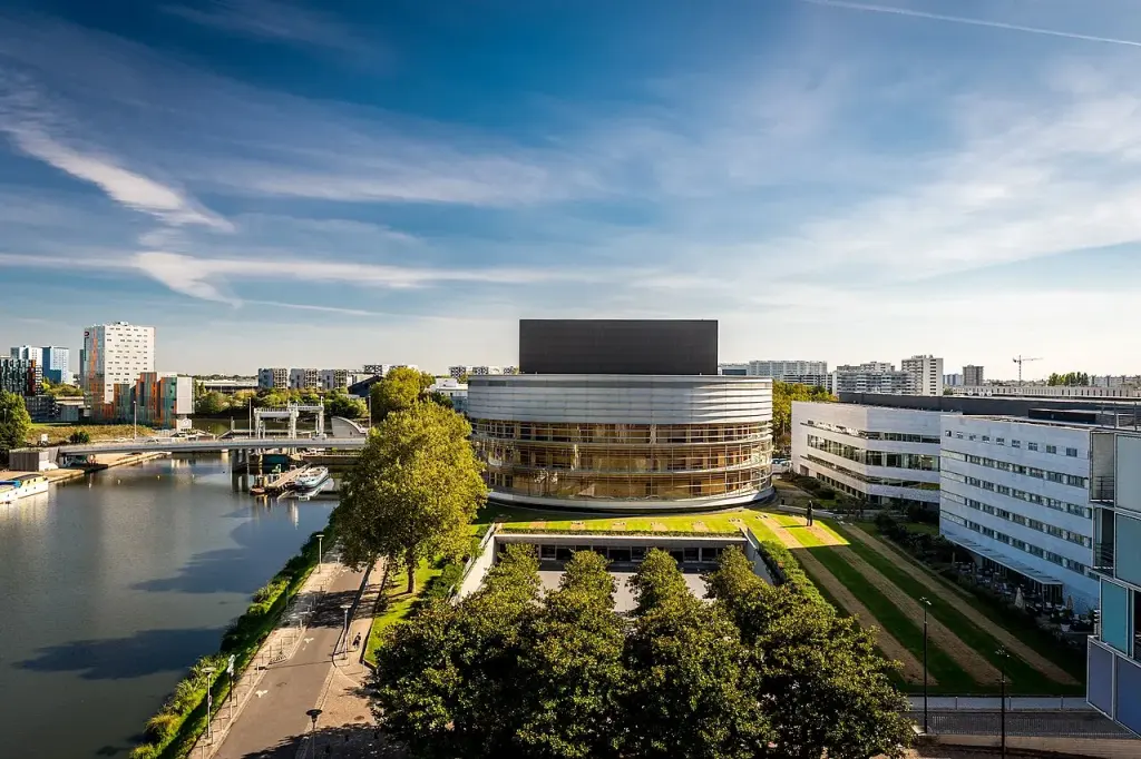 La Cité des congrès de Nantes et le canal Saint-Félix, photographie d’archive