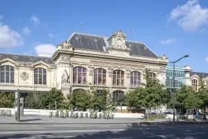 Façade Seine de la gare de Paris-Austerlitz à Paris