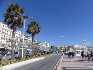 Le front de mer de Saint-Raphaël dans le Var